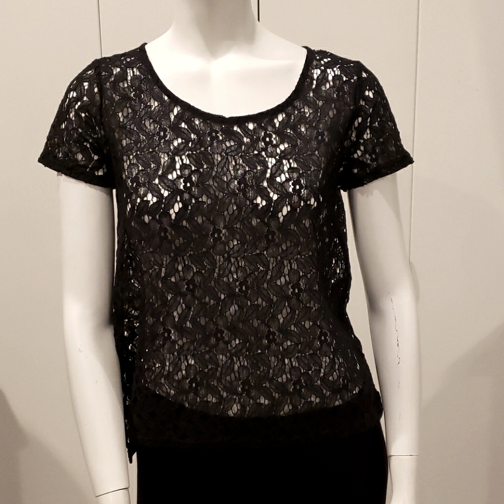 Short sleeve lace top